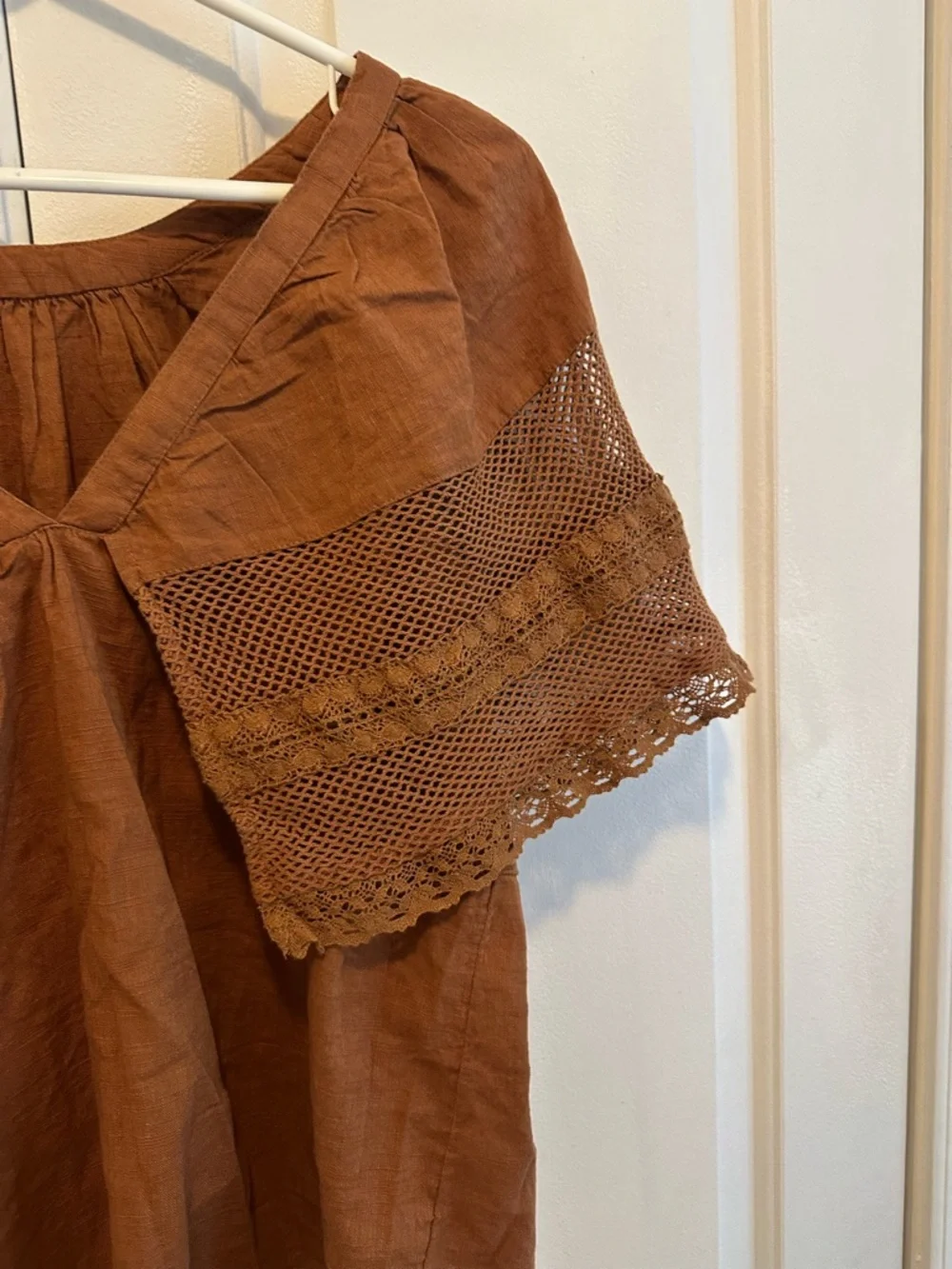 Ladies Old Navy rust colored blouse with lace accents size Medium NWT - Picture 9 of 15